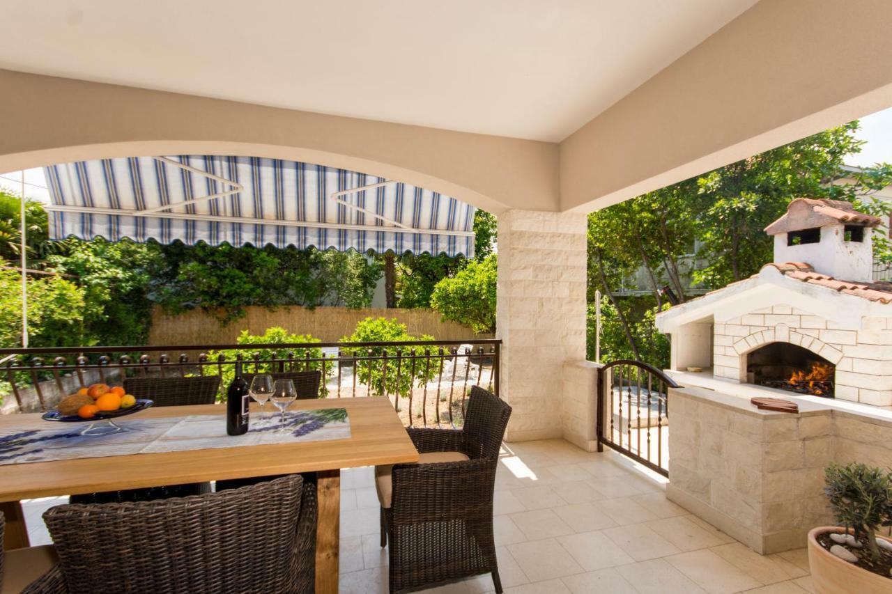 Holiday Home Ruzmarin Trogir Exterior foto